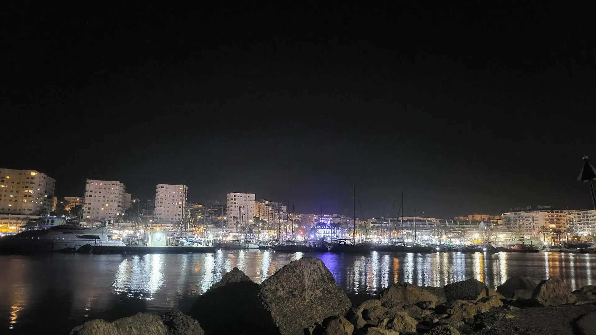 Apartment Beach Bungalow Port,Free Parking Estepona