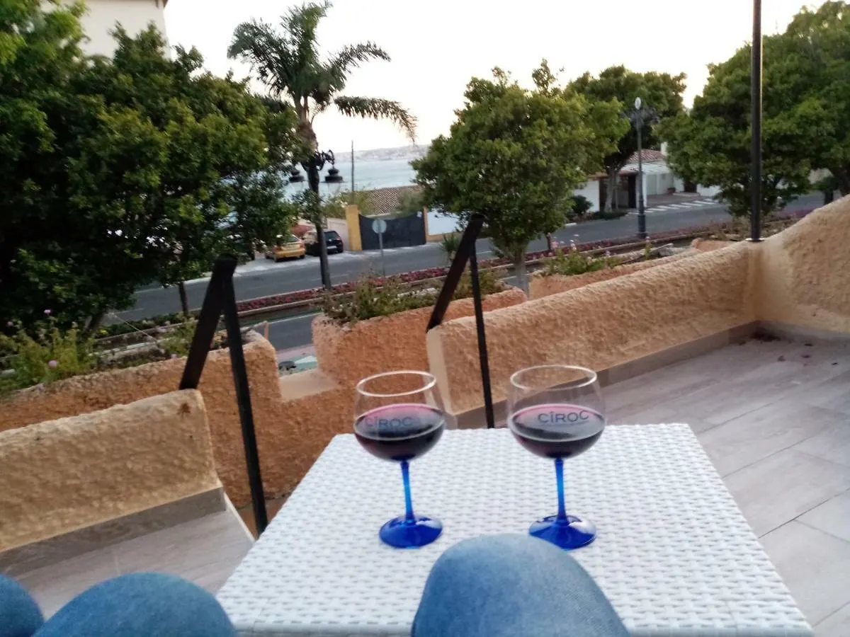 Apartment Beach Bungalow Port,Free Parking Estepona Spain